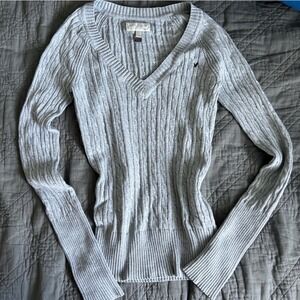 American‎ Eagle Gray Cable Knit V Neck Long Sleeve Sweater M Logo Bella Swan